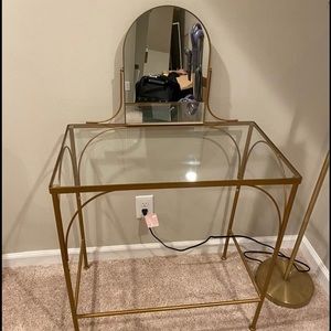 Makeup vanity